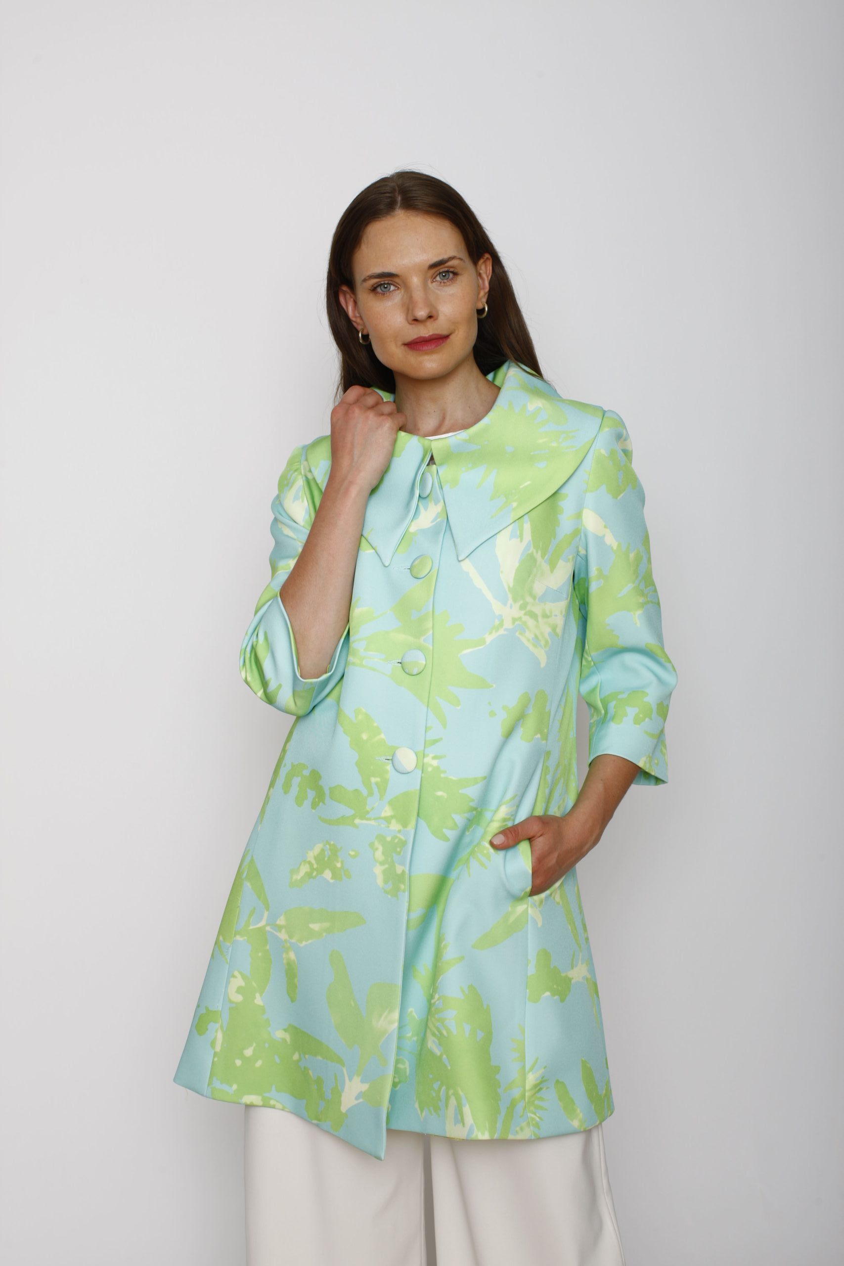 imagen modelo utilizando tapado colorido